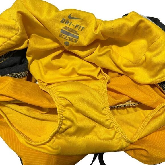NIKE xs Dri-Fit Livestrong Shorts - Picture 4 of 16
